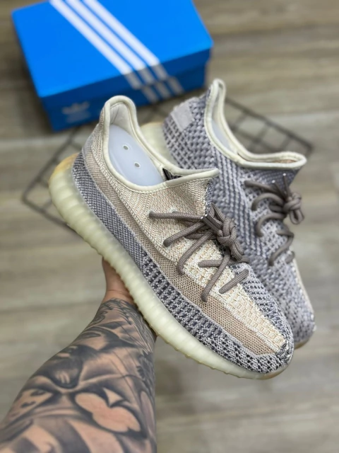 ADIDAS YEEZY BOOST - OFF/BEGE - comprar online