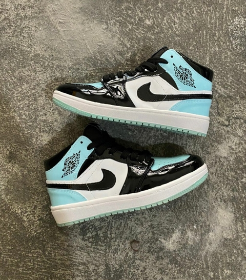 Nk AIR JORDAN MID