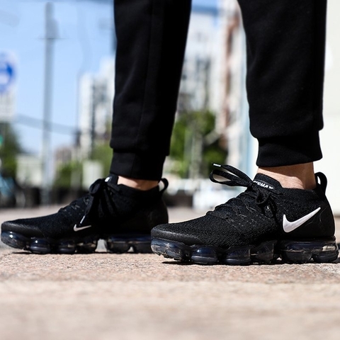 VAPOR MAX 2 BLACK WHITE