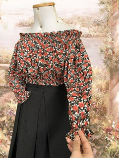 CROPPED CAMPONESA PRETO FLORAL na internet
