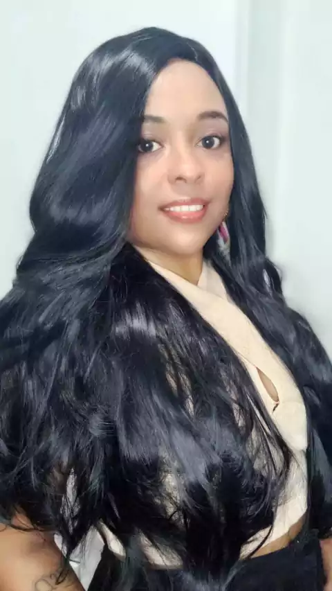 Wig Pocah Preto 1B + Brinde Surpresa