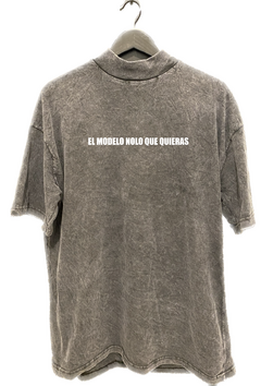El modelo nolo que quieras sobre remera vintage