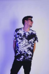 La maquina de ser feliz - Remera batik