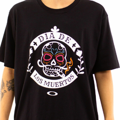 Camiseta Oakley Dia de Los Muertos Skull Grap FOA40537302E - comprar online