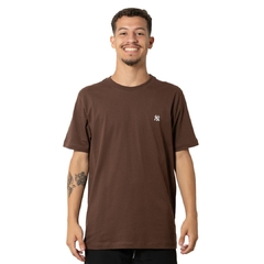 Camiseta New Era Mini Bordado Neyyan Marrom