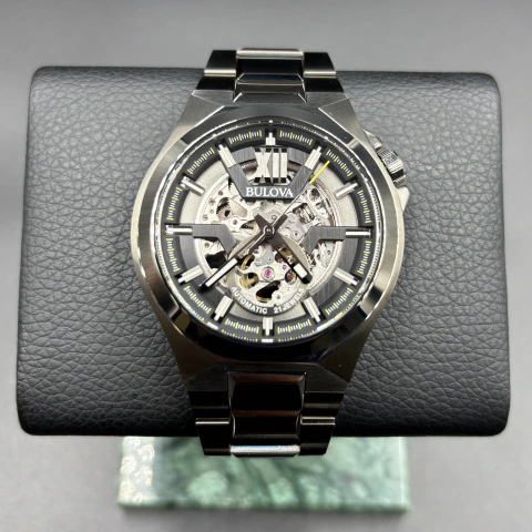 Relógio Bulova Classic Gunmetal Automático Preto "Skeleton" 46mm 98A179 (Seminovo 2026)
