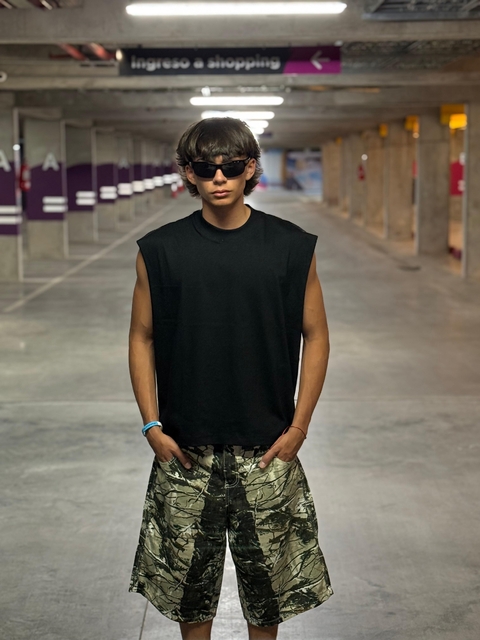 MUSCULOSA BOXY NEGRA - comprar online