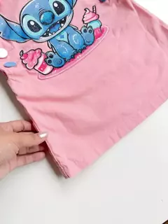 Jardineira Saia Jeans Infantil Juvenil Stitch Rosa 35