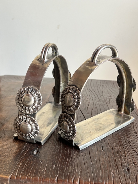 Estribo grande de alpaca margarida - comprar online
