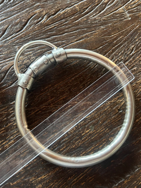 Estribo grande de alpaca