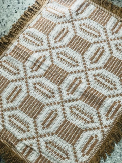 Jogo de Banheiro Relevo 3 Peças Caramelo na internet