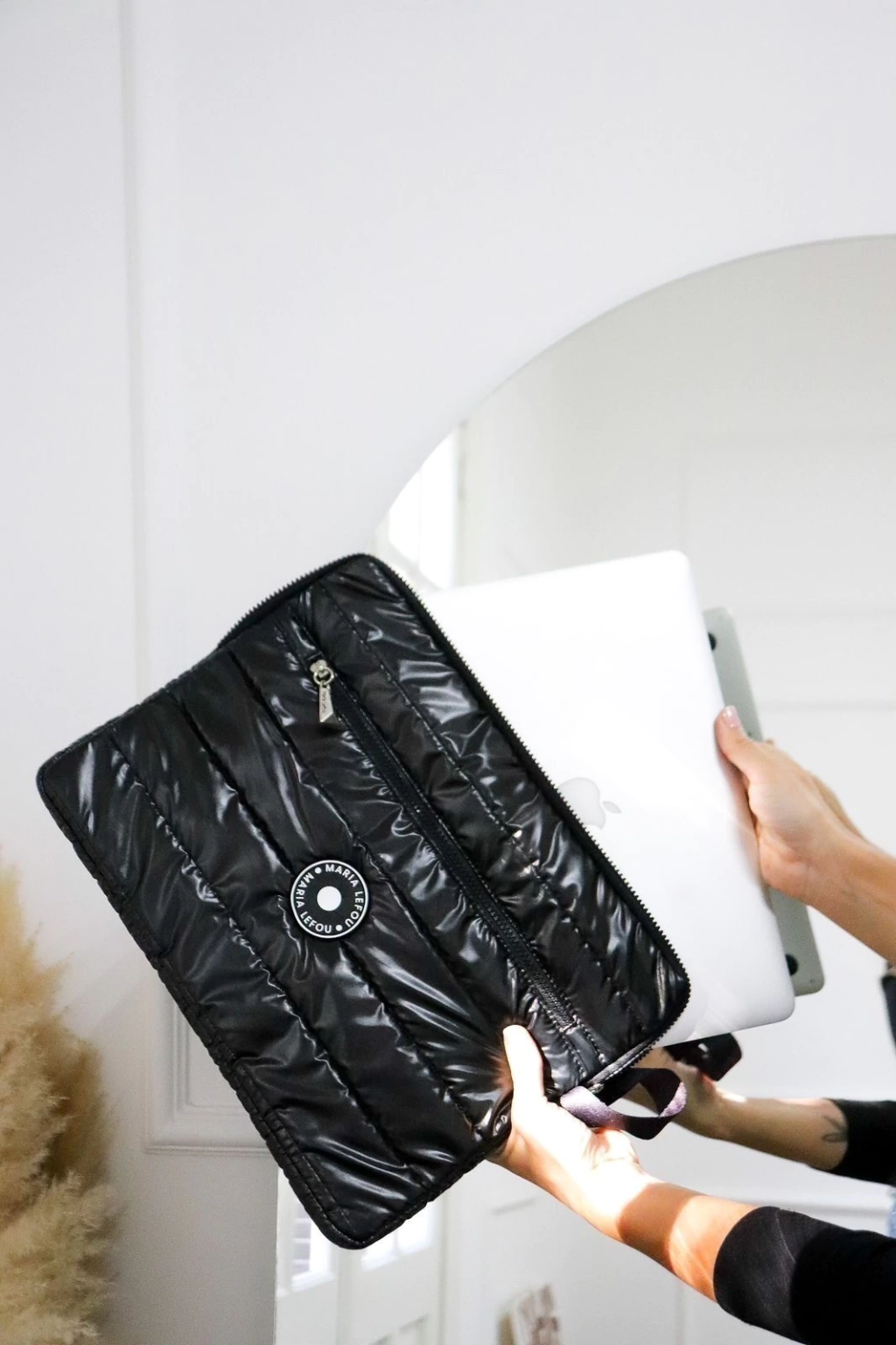 Portanotebook puffer negro brilloso