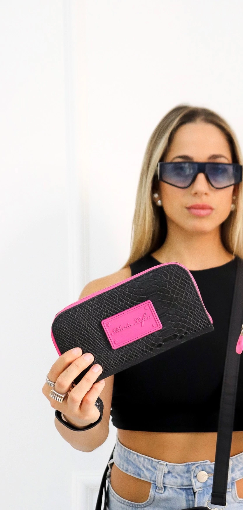 billetera Nicolle negra con fucsia