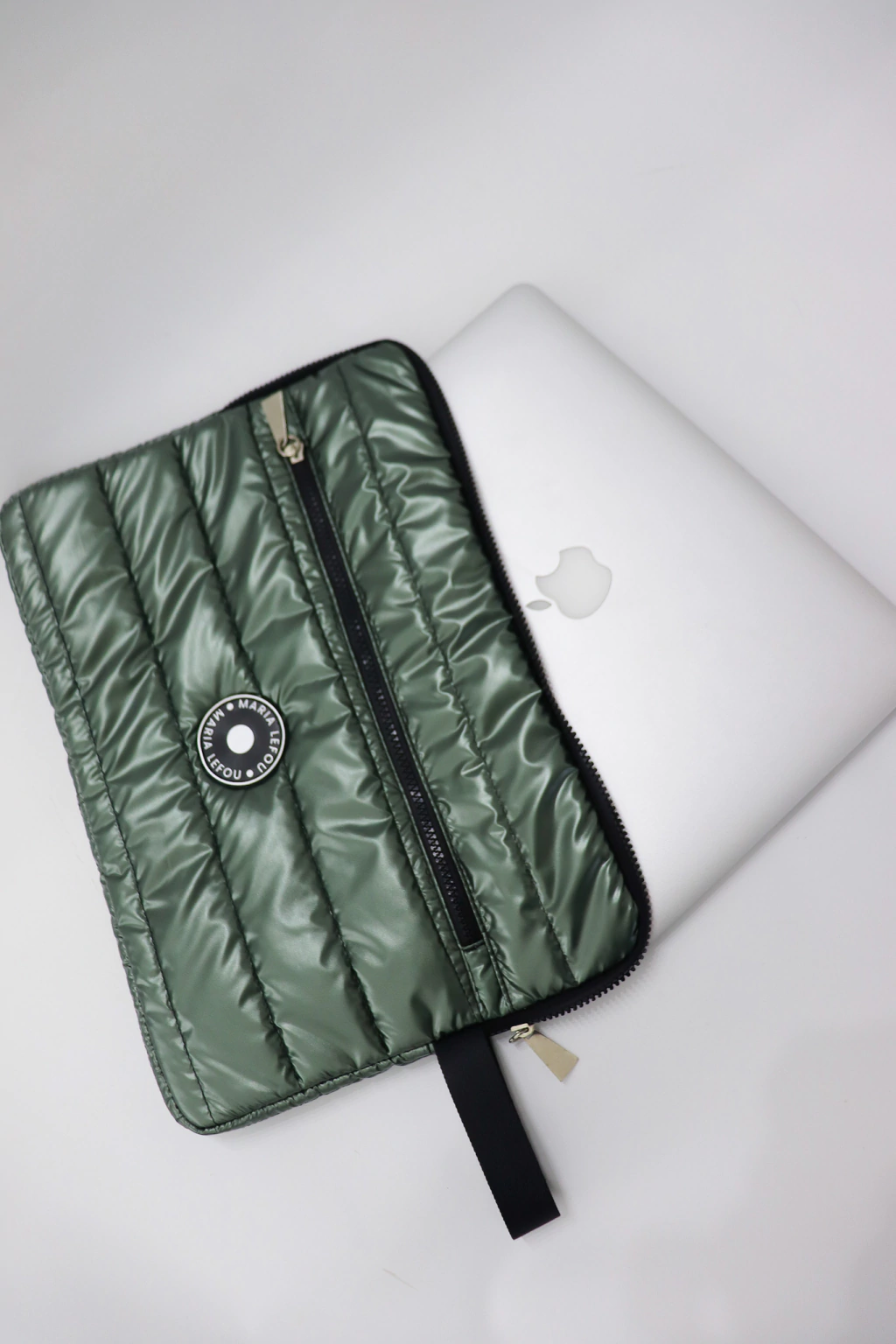 Portanotebook puffer verde militar brilloso