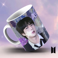 Caneca Premium BTS Jin Astronaut na internet
