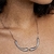Colar curves moderno banhado em ródio branco