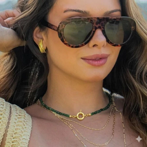 COLAR ELEGANTE DE JADE VERDE COM FECHO BOIA DOURADO - comprar online