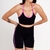 Top Duda em suplex preto com viés rosa, unindo design sofisticado e funcionalidade para mulheres que buscam estilo e conforto.

