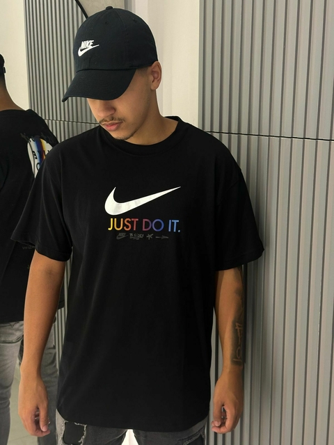 Camiseta Nike Loose Fit Preto-HJ0604010