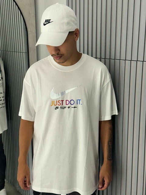 Camiseta Nike Loose Fit Branco-HJ0604100