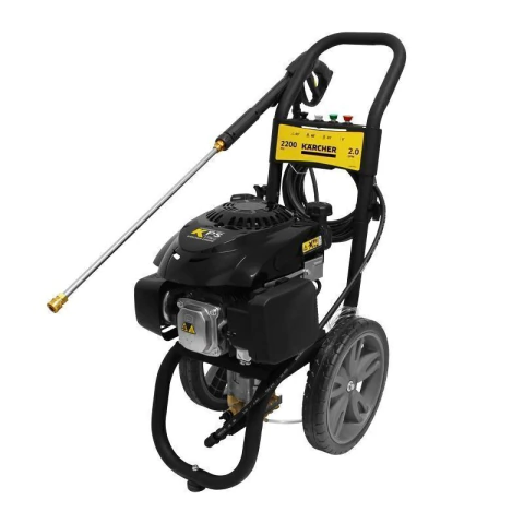 Hidrolavadora Karcher G2200 con motor a gasolina, presión máxima 2200 PSI, manguera y pistola de aspersión, ruedas grandes antiponchaduras