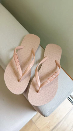 Chinelo Flip Flop Borracha Santa Lolla na internet