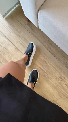 Tênis Slip On Spike New Pele Preto Santa Lolla na internet