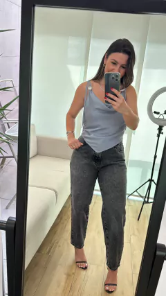 Cropped Júlia na internet