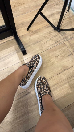 Tênis Slip on Lona Onça Santa Lolla na internet