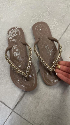 Chinelo Flip Flop Verniz Santa Lolla