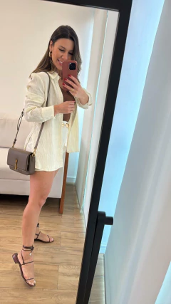 Camisa Angela na internet