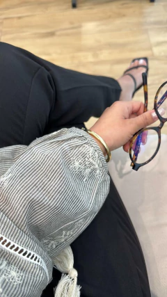 Blusa Bata Bordada Ariella - Compose Looks