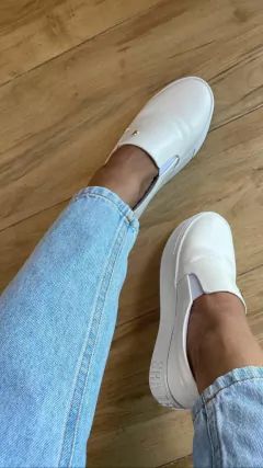 Tenis Slip on New Pele Branco Flat Santa Lolla - comprar online