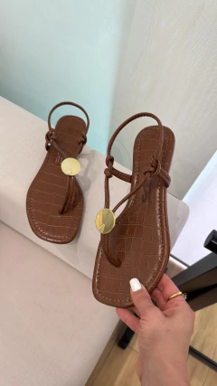 Rasteira Croco Capri Santa Lolla na internet