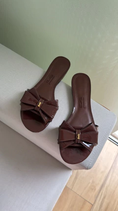 Rasteira Metalizado Reflexo Santa Lolla na internet