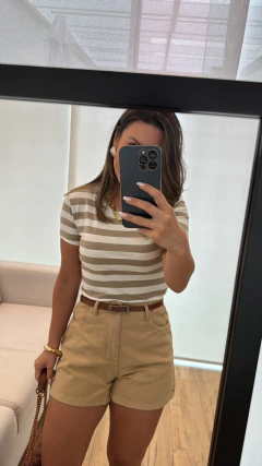 Blusa Mya na internet