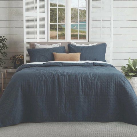 Kit Cover Cubrecama Liso Matelaseado Sonic Buzios + Fundas - 2 1/2 Plazas - Jean Cartier -