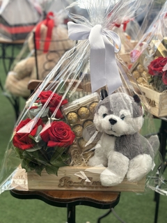 Baú com Cachorro rosas e ferrero rochedo