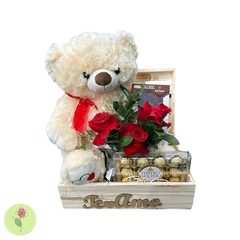 Urso Grande com Chocolates e Rosas Colombianas - comprar online