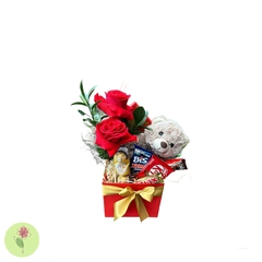 Caixa Box vermelha com urso, rosas Colombianas e Chocolates