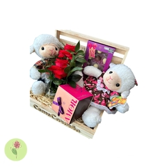 Casal de Ovelhas com Rosas e Chocolates - comprar online