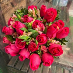 Buquê com 20 Rosas Pink - comprar online