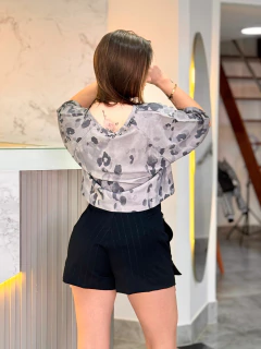 Blusa Com Bordado Manual - OPEN na internet