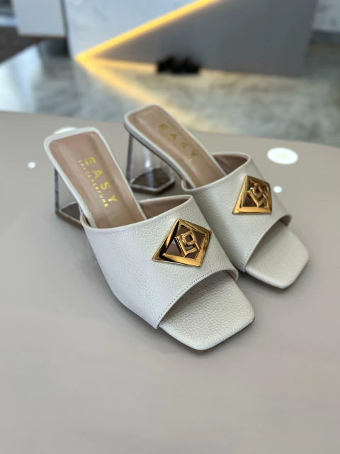 Sandália Com Metal Vazado - LANÇA PERFUME EASY