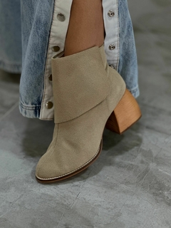 Bota Camurça Areia - comprar online