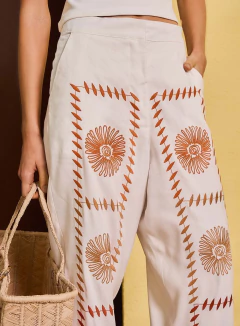 Calça Linho Bordada - ISY na internet