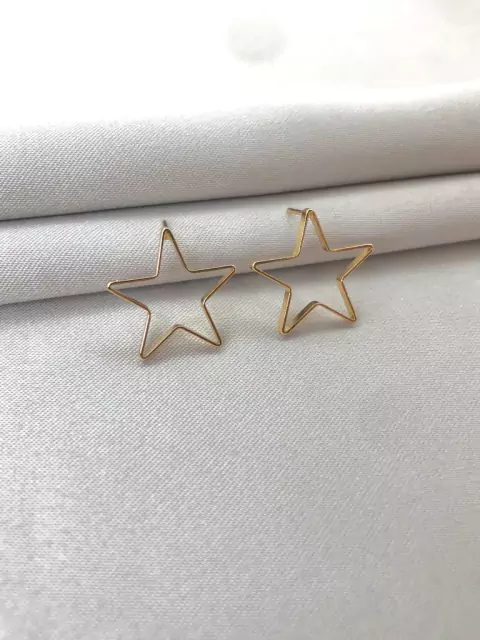 BRINCO ESTRELA VAZADA BANHADO A OURO 18K/PRATA/BOX478*