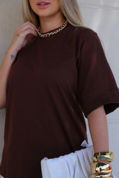 Oversized Lua Marrom na internet