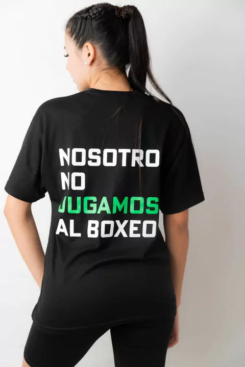 REMERA OVERSIZE “NOSOTROS NO JUGAMOS AL BOXEO”