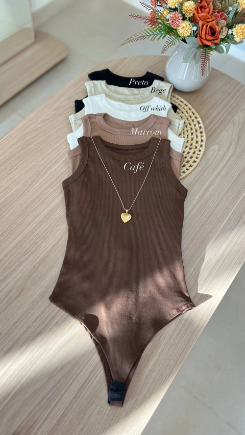 body canelado cavado